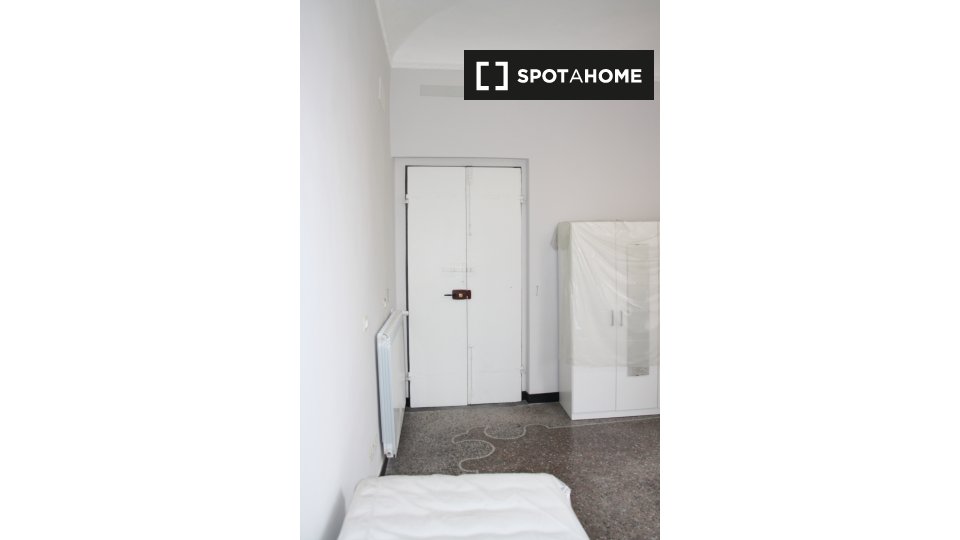 Immagine 11 di Camera condivisa in affitto  in Piazza del Campo a Genova