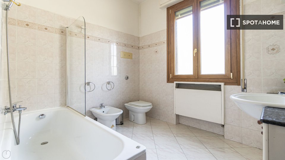 Immagine 12 di Appartamento in affitto  in Via Duccio di Boninsegna a Bologna