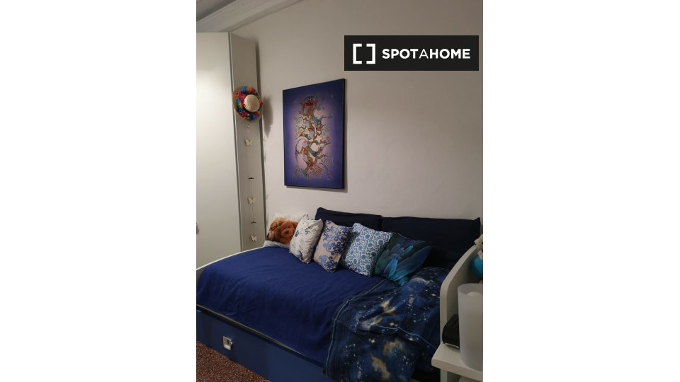 Immagine 4 di Camera condivisa in affitto  in Via Montevideo a Genova