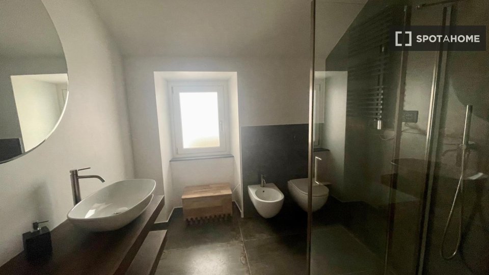 Immagine 2 di Camera condivisa in affitto  in Via S. Luca a Genova