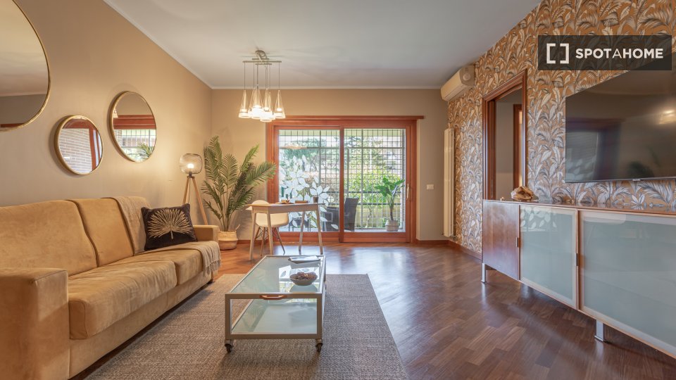 Immagine 6 di Appartamento in affitto  in Via Pietro de Francisci a Roma