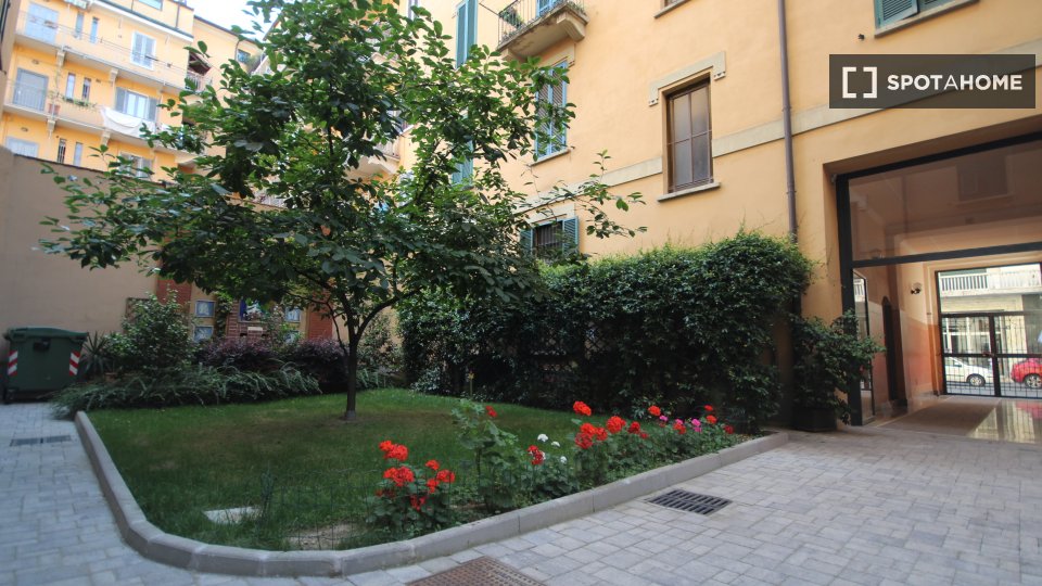 Immagine 5 di Appartamento in affitto  in Via Lodovico Castelvetro a Milano