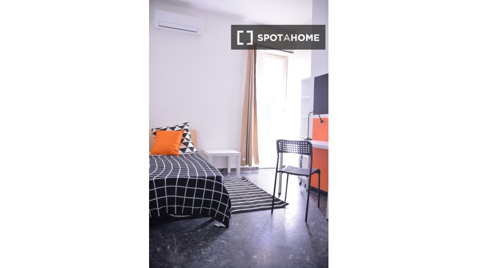 Immagine 8 di Camera condivisa in affitto  in Via dei Passeri a Cagliari