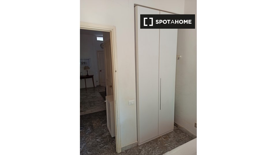 Immagine 4 di Camera condivisa in affitto  in Via Monte Oliveto a Firenze