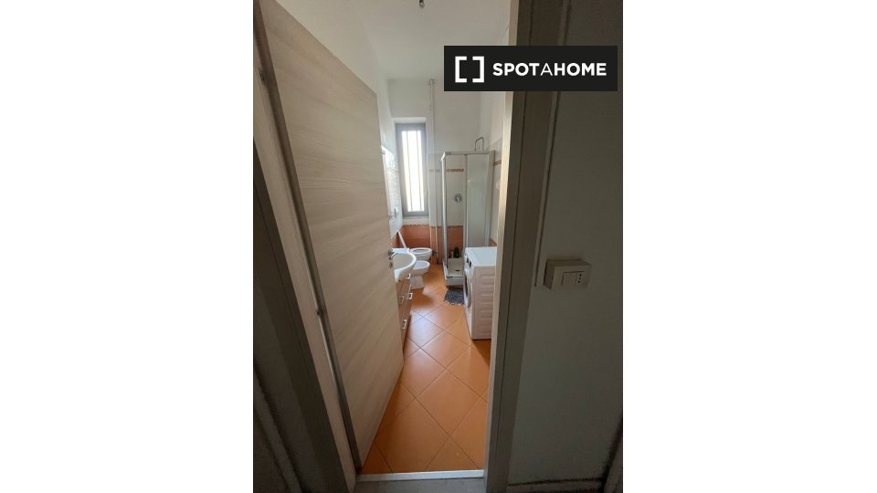 Immagine 6 di Camera condivisa in affitto  in Piazza Tancredi Galimberti a Torino