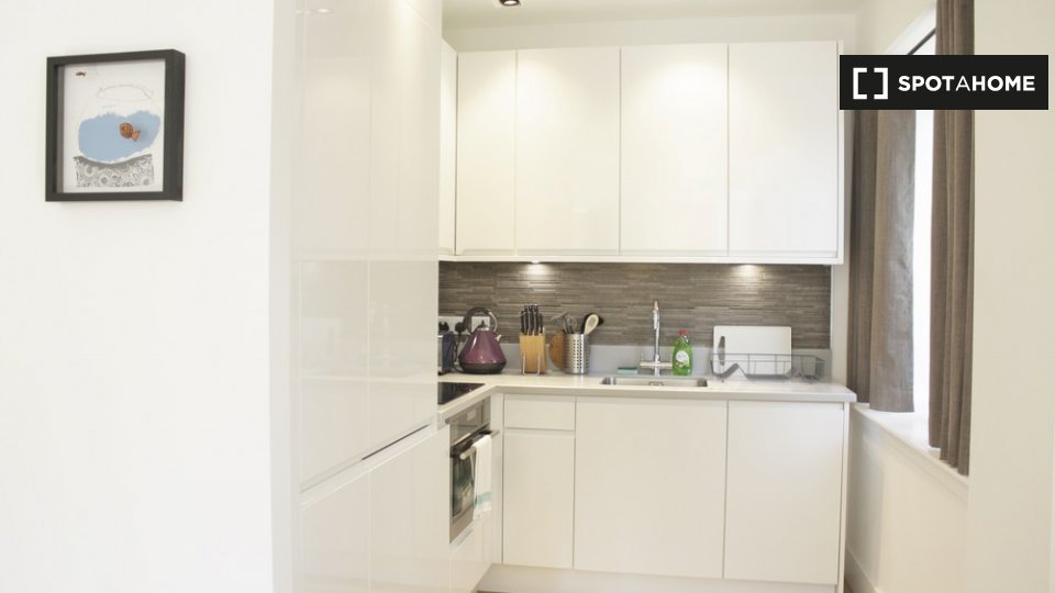 Immagine 8 di Appartamento in affitto  in St Mary at Hill a 