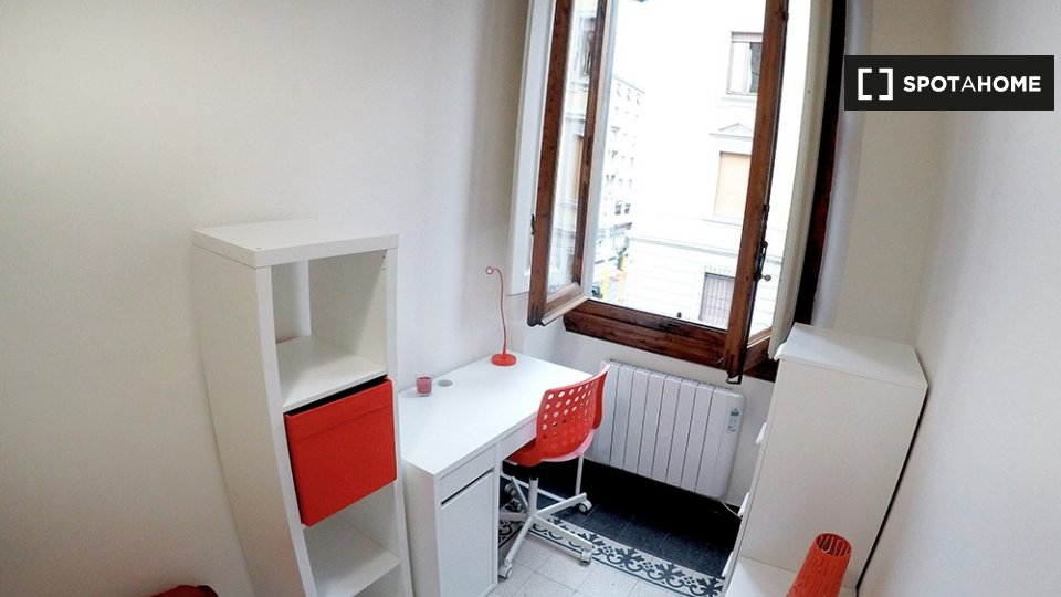 Immagine 3 di Camera condivisa in affitto  in Via della Cernaia a Firenze