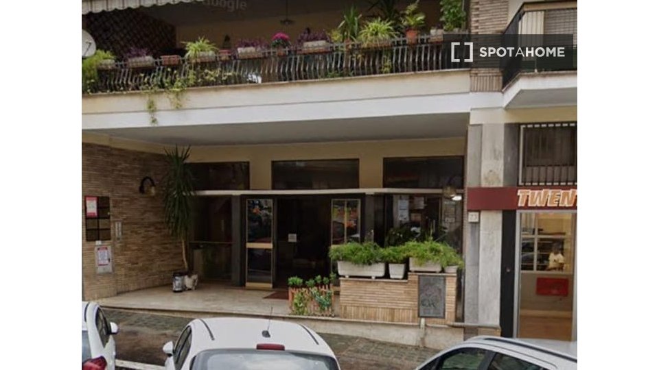 Immagine 11 di Camera condivisa in affitto  in Via Giulio Venticinque a Roma