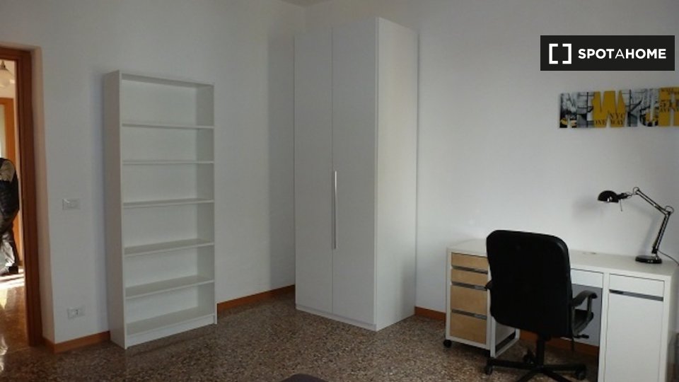 Immagine 9 di Camera condivisa in affitto  in Via Portuense a Roma