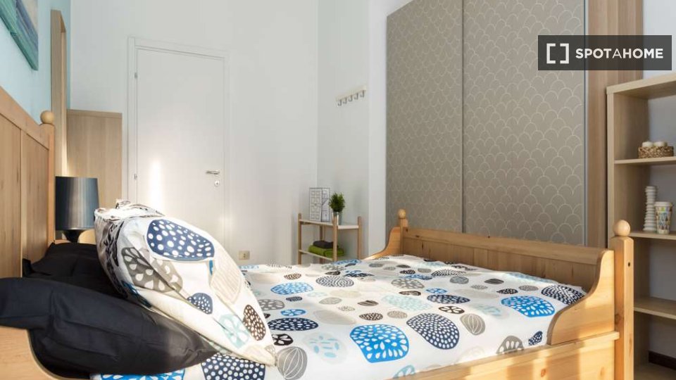 Immagine 2 di Camera condivisa in affitto  in Via Dei Mandorli Milan a Buccinasco