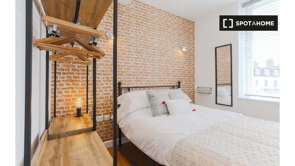 Immagine 14 di Appartamento in affitto  in Church St a Staines