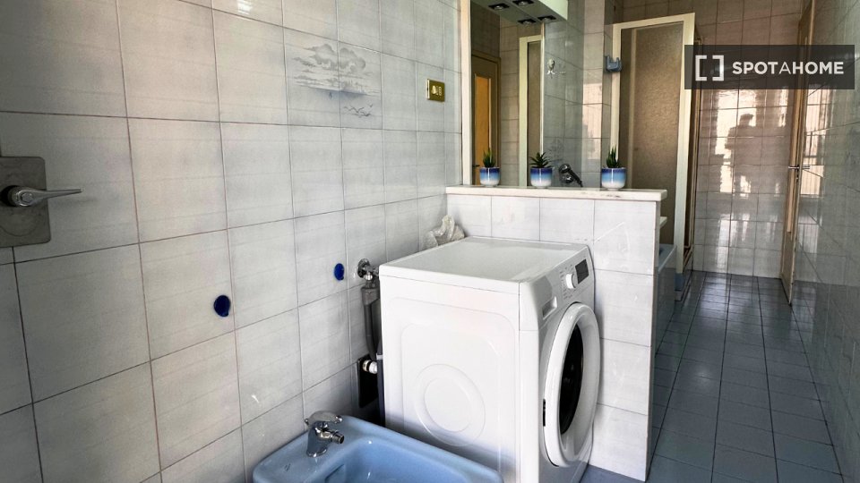 Immagine 12 di Camera condivisa in affitto  in C.so Giulio Cesare a Torino