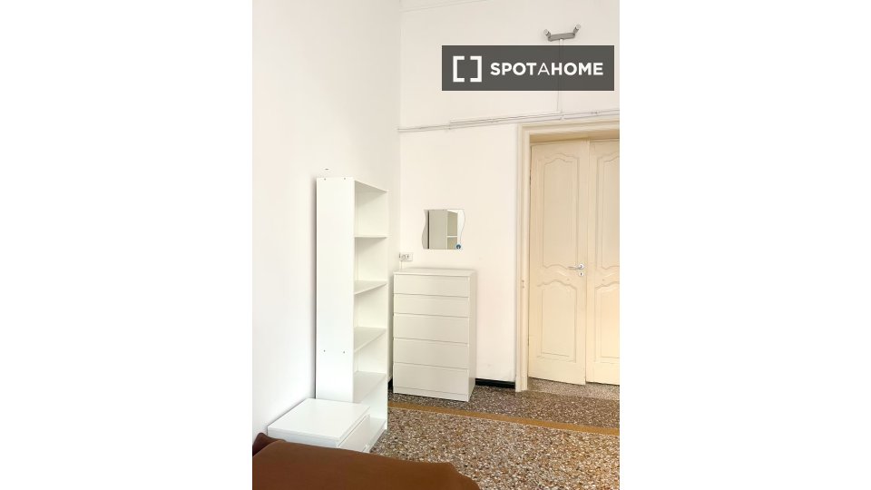 Immagine 18 di Camera condivisa in affitto  in Via Caffaro a Genova