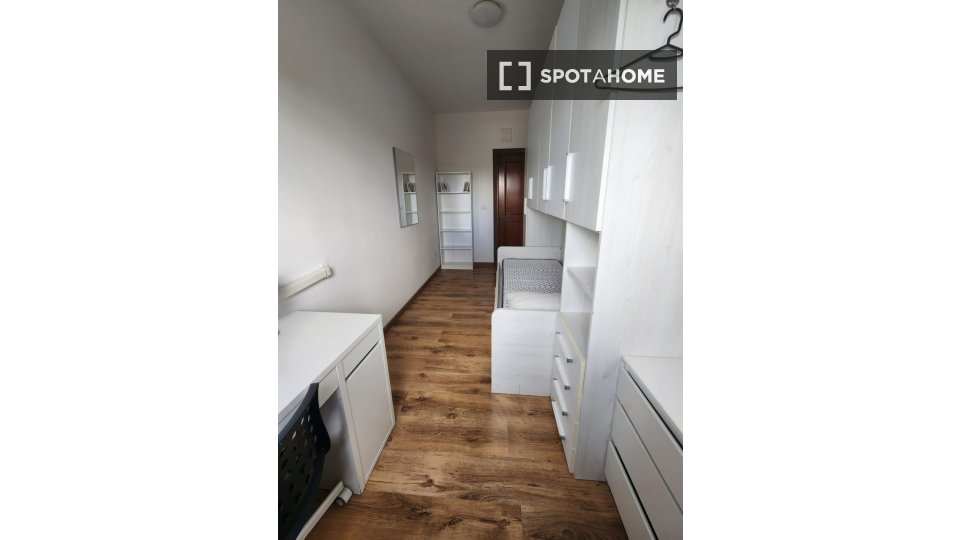 Immagine 2 di Camera condivisa in affitto  in Largo Luigi Antonelli a Roma