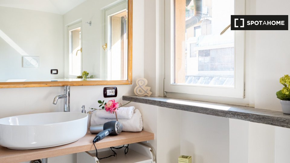 Immagine 17 di Appartamento in affitto  in Via Santa Cecilia a Milano