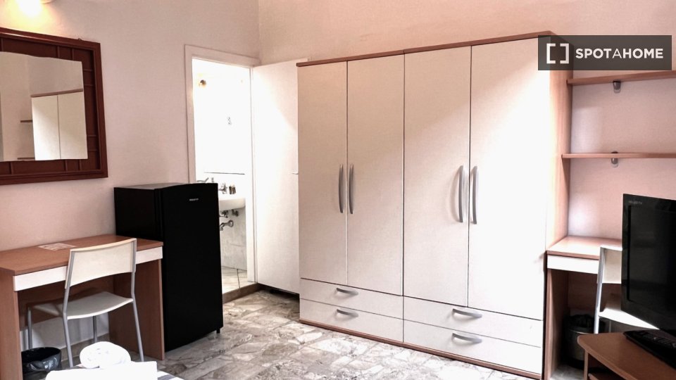 Immagine 19 di Residence in affitto  in Via del Porrione a Siena