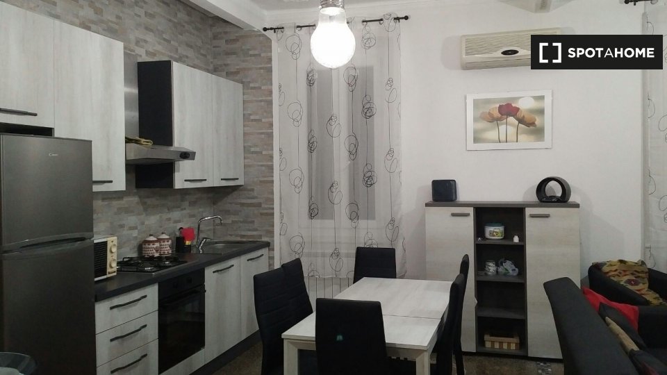 Immagine 13 di Camera condivisa in affitto  in Via Montevideo a Genova