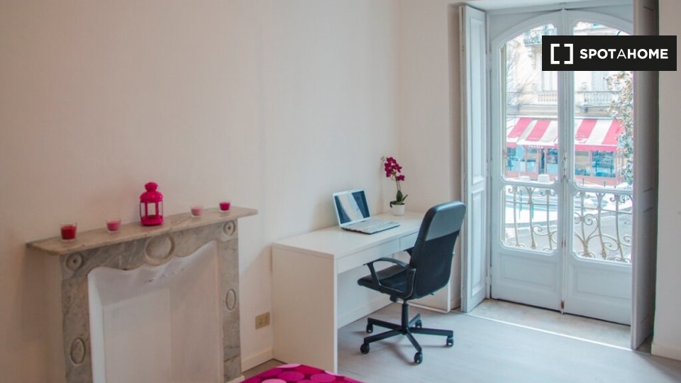 Immagine 1 di Camera condivisa in affitto  in Piazza Emanuele Filiberto a Torino