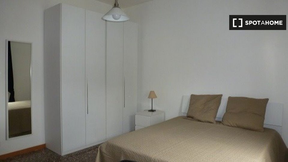 Immagine 1 di Camera condivisa in affitto  in Via Portuense a Roma