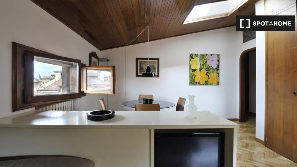 Immagine 7 di Appartamento in affitto  in Piazza S. Martino a Bologna