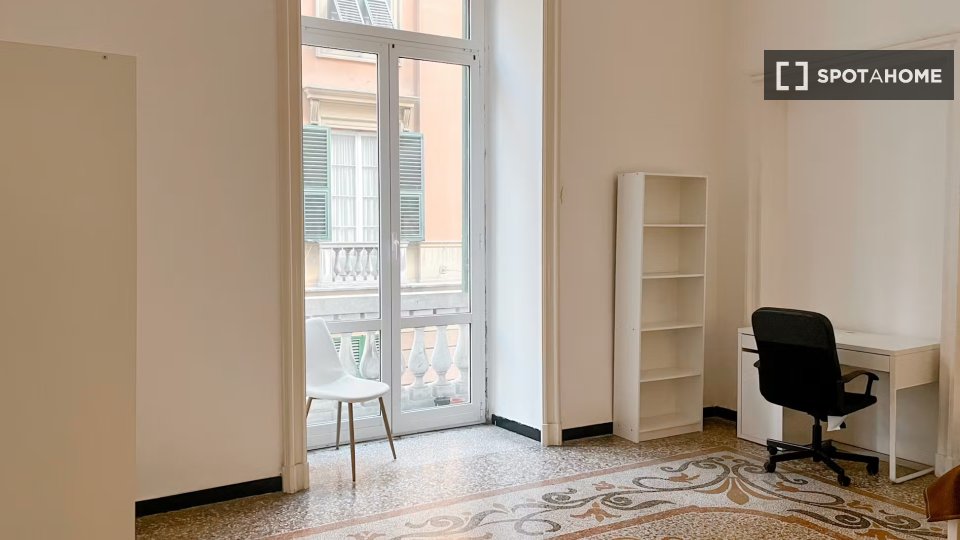 Immagine 14 di Camera condivisa in affitto  in Via Caffaro a Genova