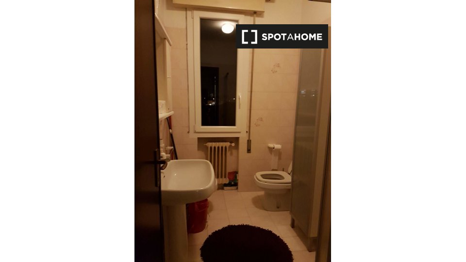 Immagine 3 di Camera condivisa in affitto  in Via Guido Puchetti a Padova