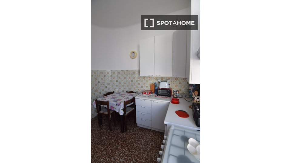 Immagine 7 di Camera condivisa in affitto  in Corso Aldo Gastaldi a Genova