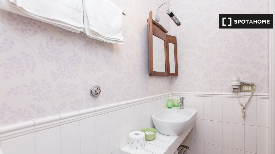 Immagine 10 di Appartamento in affitto  in Via di Monte Fiore, 00153 Roma RM, Italy a Roma