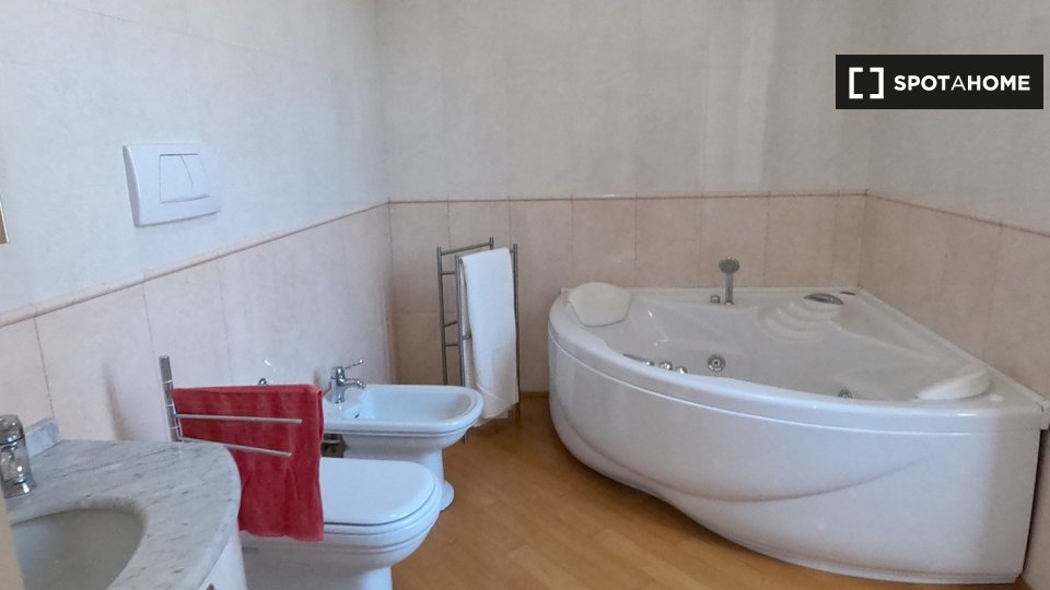 Immagine 4 di Camera condivisa in affitto  in Via IX Febbraio a Firenze