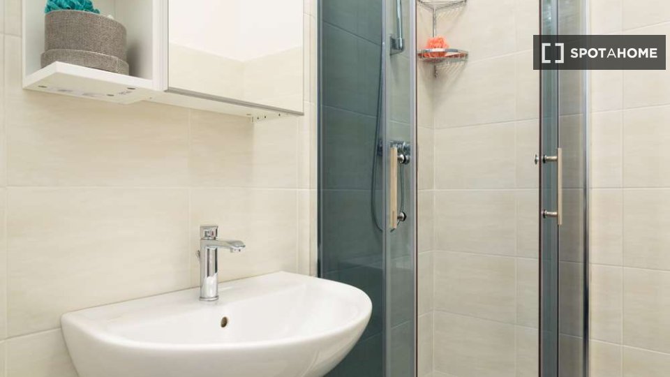 Immagine 11 di Camera condivisa in affitto  in Via Alfredo Campanini a Milano