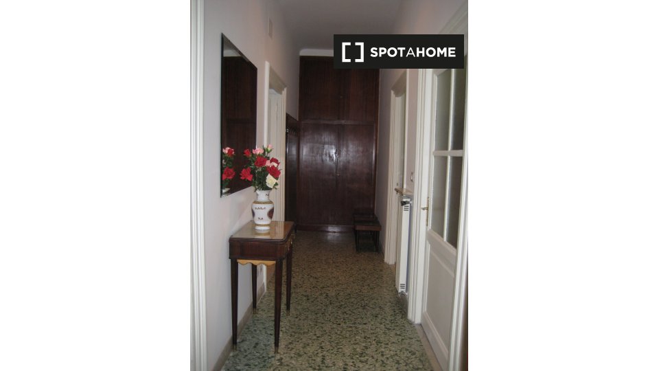 Immagine 14 di Camera condivisa in affitto  in Via degli Umbri a Roma