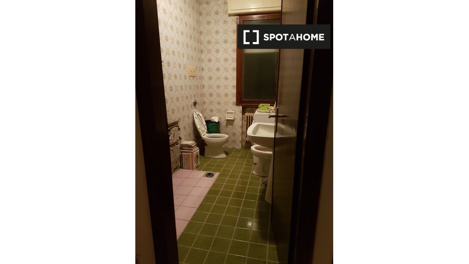 Immagine 13 di Camera condivisa in affitto  in Via Luciano Manara a Padova