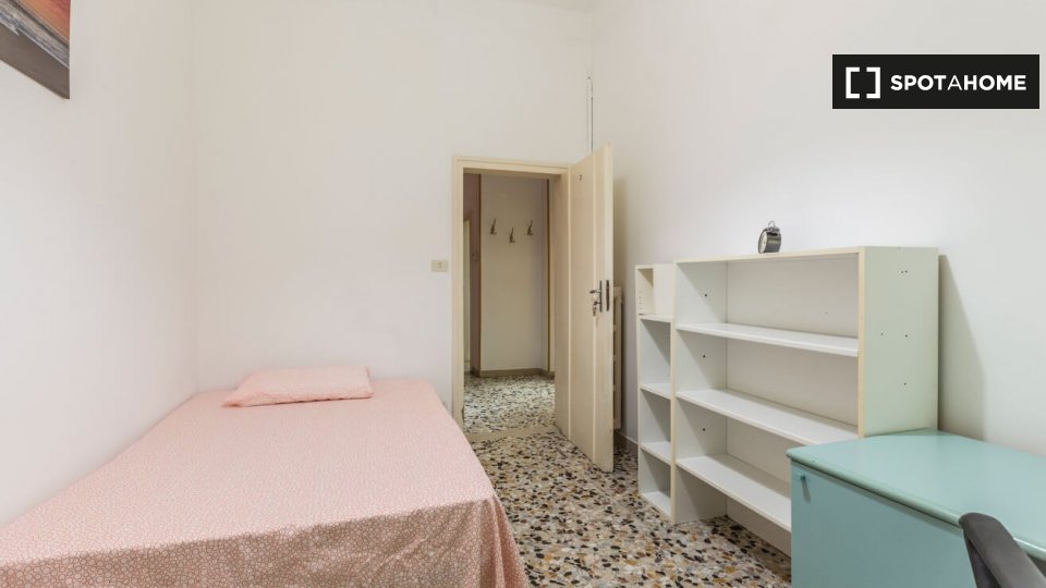 Immagine 2 di Camera condivisa in affitto  in Via Bambaglioli Graziolo a Bologna