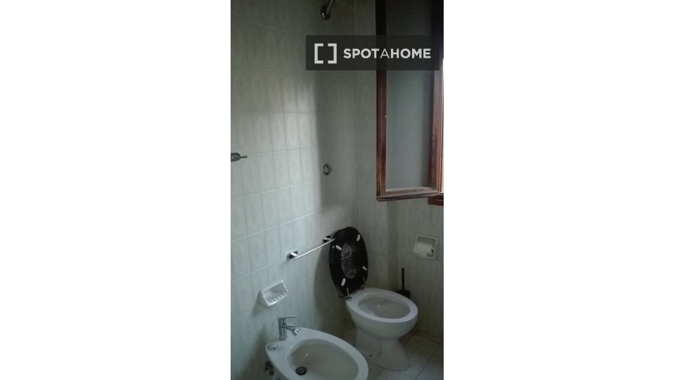 Immagine 9 di Camera condivisa in affitto  in Via Luigi Vestri a Bologna