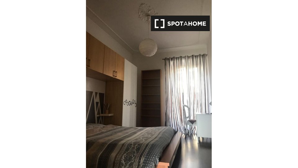 Immagine 5 di Camera condivisa in affitto  in Via Francesco Baracca a Roma