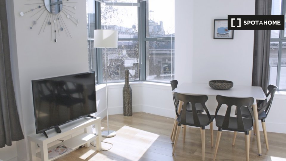 Immagine 3 di Appartamento in affitto  in St Mary at Hill a 