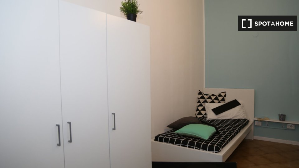 Immagine 17 di Camera condivisa in affitto  in Via Ergisto Bezzi a Trento