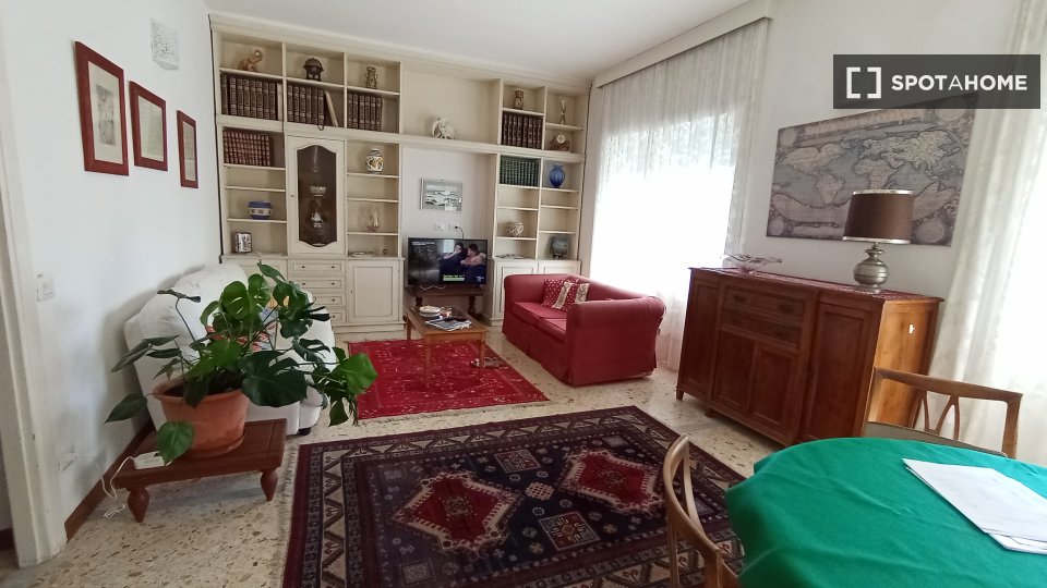 Immagine 7 di Camera condivisa in affitto  in Via Cremuzio Cordo a Roma