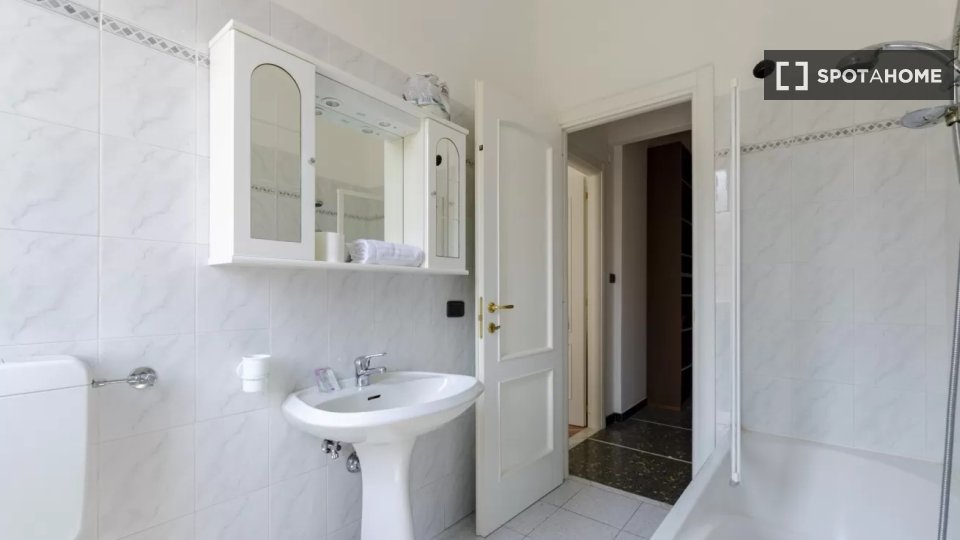 Immagine 14 di Appartamento in affitto  in Via Mons. Cesare Boccoleri a Rapallo