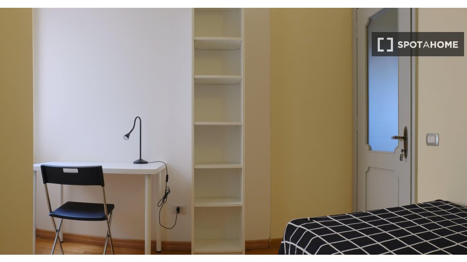 Immagine 3 di Camera condivisa in affitto  in Via Pola n a Cagliari