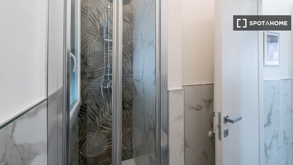 Immagine 14 di Appartamento in affitto  in Via Aurelio Saffi a Bologna