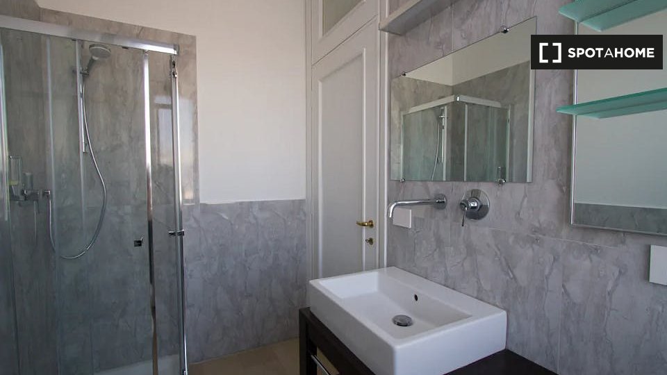 Immagine 10 di Appartamento in affitto  in Via dei Piatti a Milano