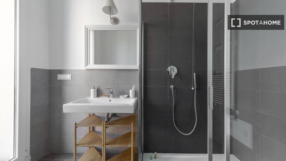 Immagine 10 di Appartamento in affitto  in Via Giuseppe Massarenti a Bologna