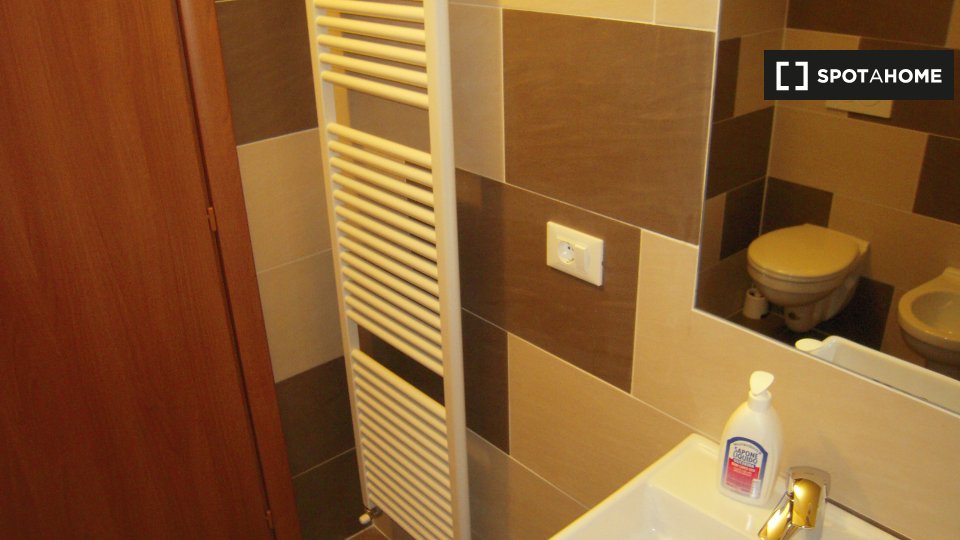 Immagine 8 di Ufficio in affitto  in Via Alessandro Stoppato a Bologna