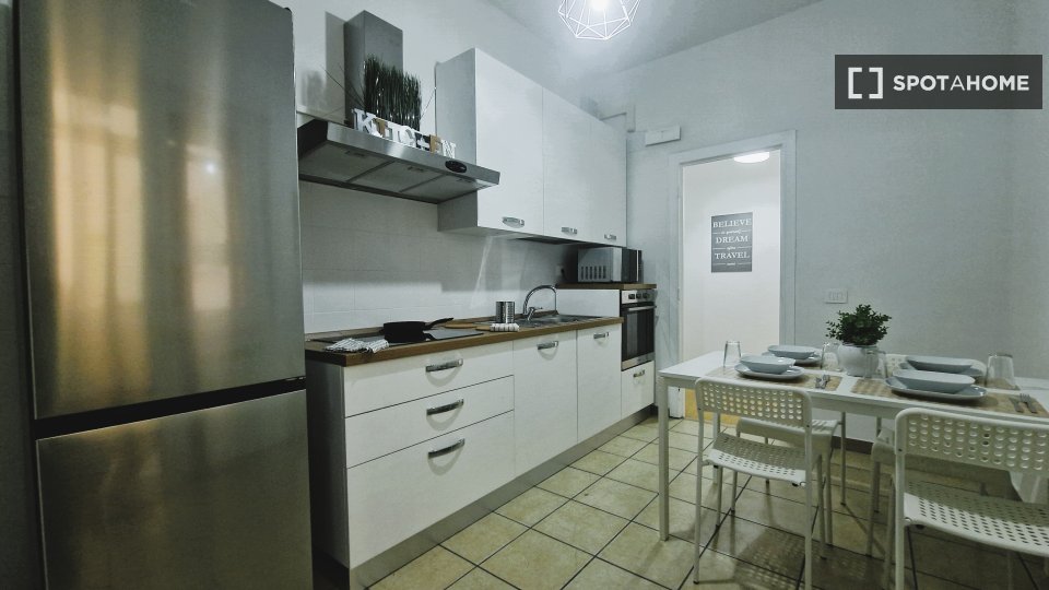 Immagine 12 di Camera condivisa in affitto  in Lungotevere di Pietra Papa a Roma