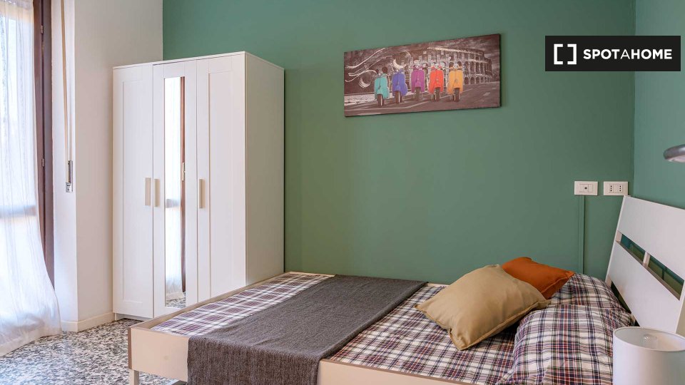 Immagine 1 di Camera condivisa in affitto  in Viale Sarca a Milano