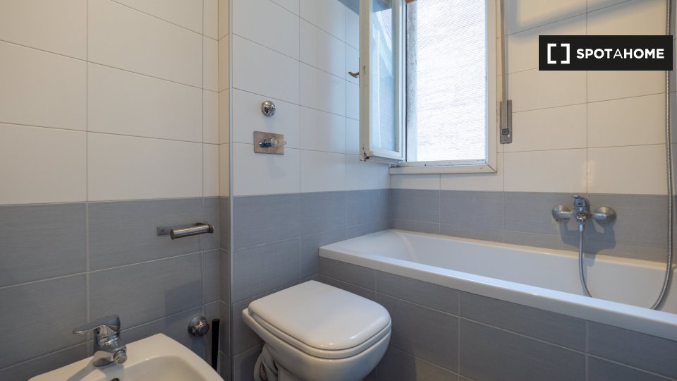 Immagine 19 di Camera condivisa in affitto  in Via Fratelli Rosselli a Milano