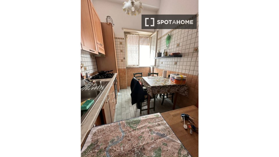 Immagine 6 di Appartamento in affitto  in Via Campello sul Clitunno a Roma