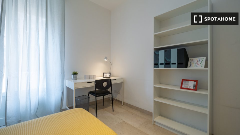 Immagine 11 di Camera condivisa in affitto  in Via Fratelli Rosselli a Milano