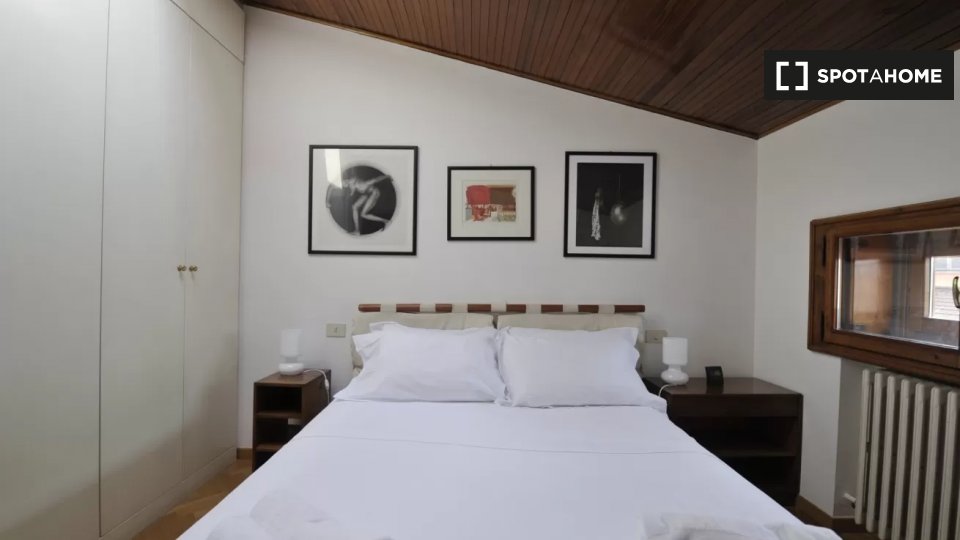 Immagine 13 di Appartamento in affitto  in Piazza S. Martino a Bologna